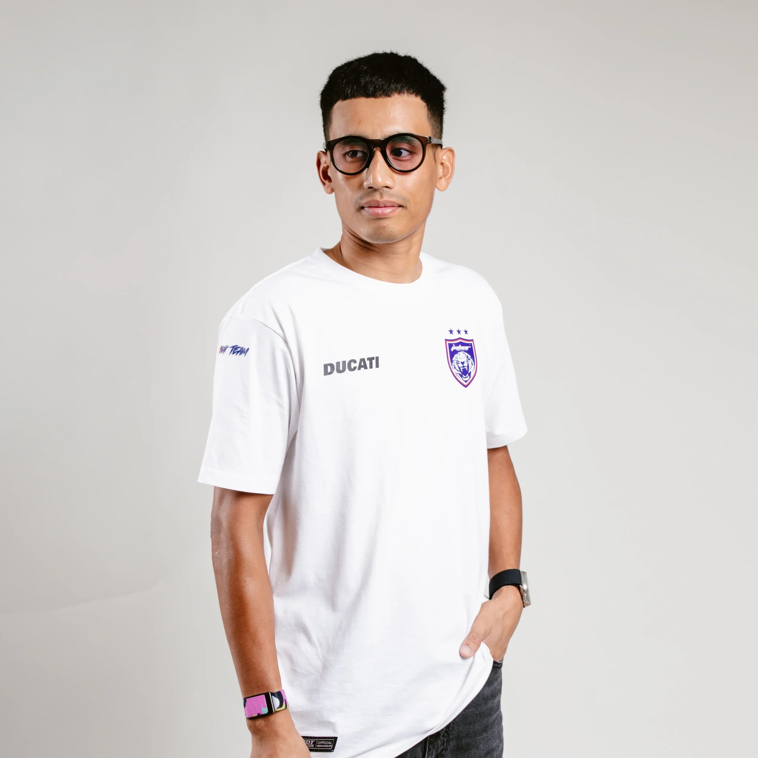 V1 T-Shirt Round Neck (White)